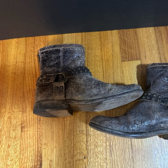 FRYE PHILLIP STUDDED HARNESS DISTRESSED BOOTS ANKLE LEATHER BIKER SIZE 8 1\2 B - Picture 7 of 14